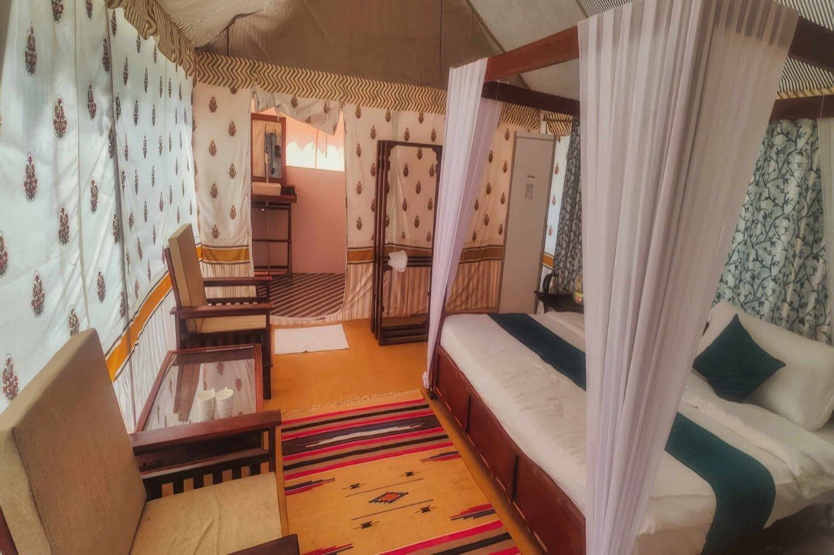 Luxury tent: double bed