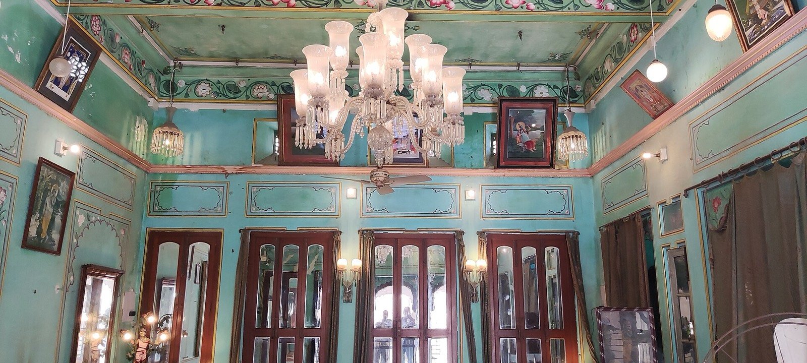 Painted hall with chandelier inside the City Palace, Udaipur